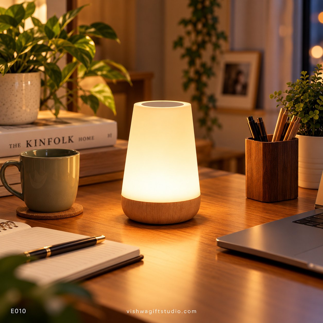 E010 Lumera Rechargeable RGB Table Lamp